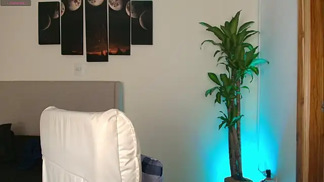 MaryMoon  online show from 11.30.25