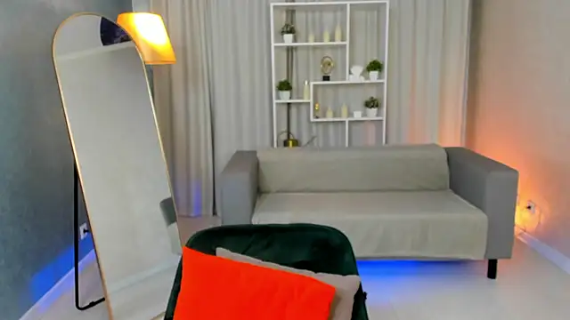 Nina Devillle online show from 10.08.25