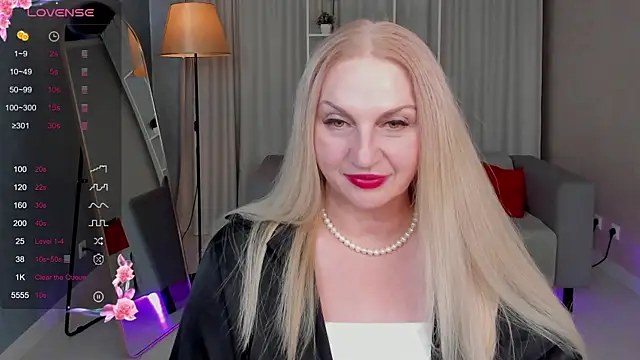 Nina Devillle online show from 10.15.25