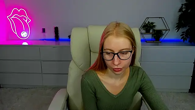 Alina Blonde online show from 10.03.25