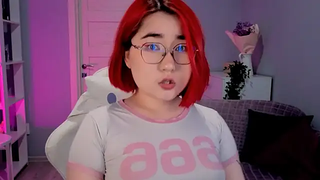 Snapshot of Sexy_Peachy chatting on 09.17.25 Sexy Peachy online show from 09.17.25