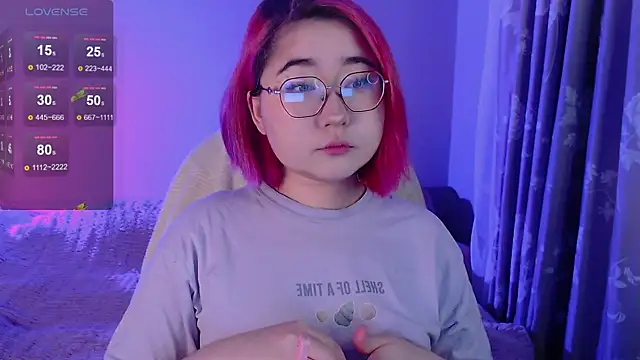 Snapshot of Sexy_Peachy chatting on 10.13.25 Sexy Peachy online show from 10.13.25