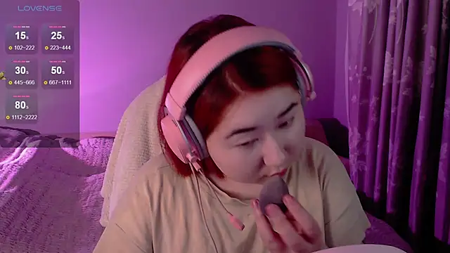 Snapshot of Sexy_Peachy chatting on 10.21.25 Sexy Peachy online show from 10.21.25