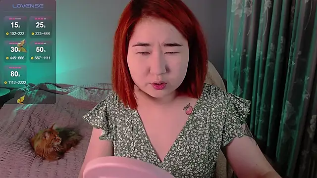 Snapshot of Sexy_Peachy chatting on 10.23.25 Sexy Peachy online show from 10.23.25