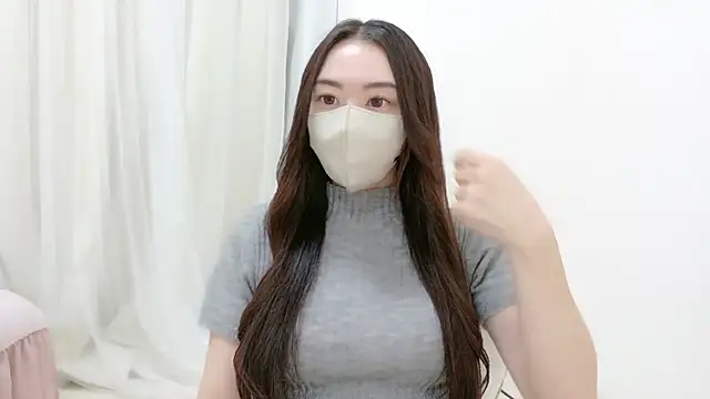 Snapshot of _Mia_land_ chatting on 10.13.25  Mia land  online show from 10.13.25