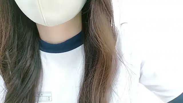 Snapshot of _Mia_land_ chatting on 10.27.25  Mia land  online show from 10.27.25