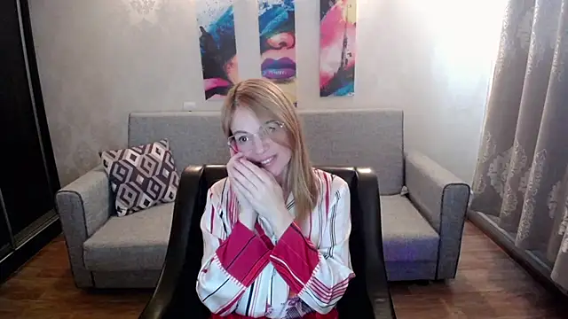 Snapshot of shy_hot_cat chatting on 09.23.25 shy hot cat online show from 09.23.25
