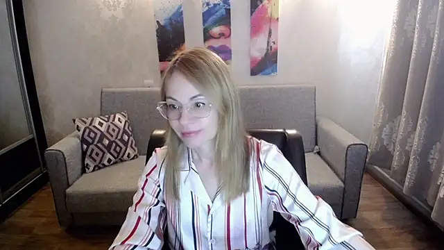 Snapshot of shy_hot_cat chatting on 09.24.25 shy hot cat online show from 09.24.25