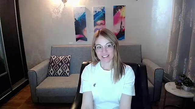 Snapshot of shy_hot_cat chatting on 10.15.25 shy hot cat online show from 10.15.25
