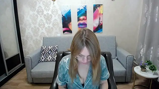 Snapshot of shy_hot_cat chatting on 10.17.25 shy hot cat online show from 10.17.25