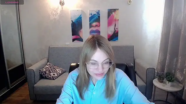 Snapshot of shy_hot_cat chatting on 10.20.25 shy hot cat online show from 10.20.25