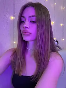 Elizabeth Tay online show from 11.22.25