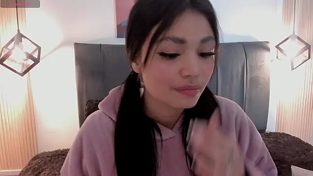 Evaa rosee  online show from 10.03.25