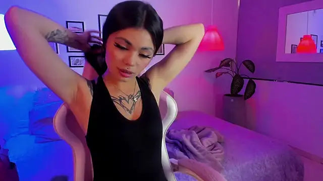 Evaa rosee  online show from 10.15.25