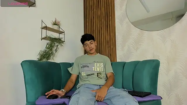 Snapshot of SandroVeyra chatting on 09.26.25 SandroVeyra online show from 09.26.25
