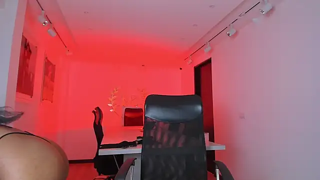 AishaValcazar online show from 11.22.25