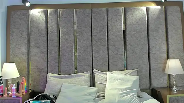 AishaValcazar online show from 04.15.26