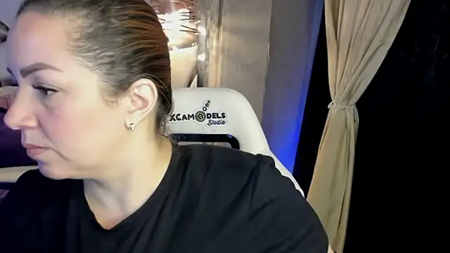 alexiaystive3 online show from 10.01.25