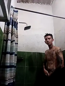 Snapshot of LaParKa31 chatting on 11.12.25 LaParKa31 online show from 11.12.25