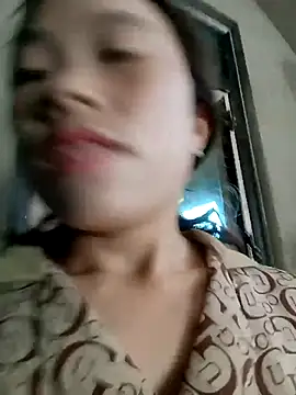 Snapshot of lyuyenkk chatting on 10.18.25 lyuyenkk online show from 10.18.25