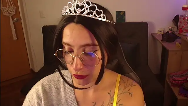 Miacatsito3 online show from 10.30.25