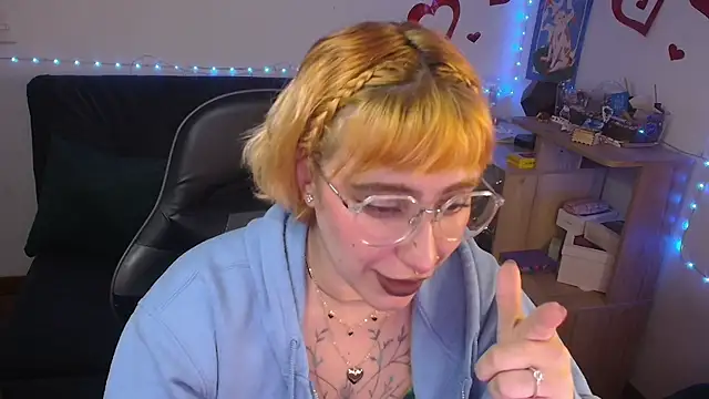 Snapshot of Miacatsito3 chatting on 06.19.26 Miacatsito3 online show from 06.19.26
