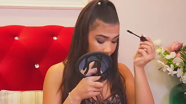 Snapshot of MyaMuse chatting on 11.28.25 MyaMuse online show from 11.28.25