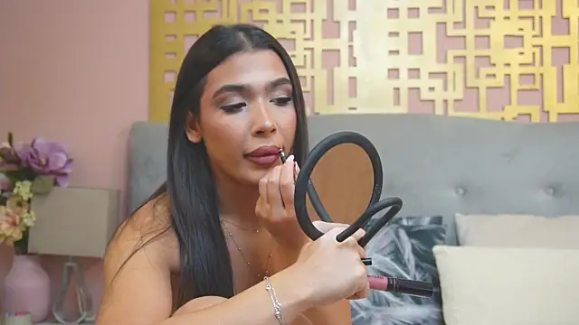 Snapshot of MyaMuse chatting on 12.04.25 MyaMuse online show from 12.04.25