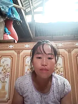Snapshot of Vuong_x chatting on 09.16.25 Vuong x online show from 09.16.25