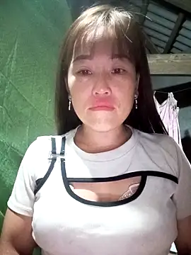 Snapshot of Vuong_x chatting on 10.02.25 Vuong x online show from 10.02.25
