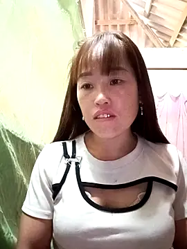Snapshot of Vuong_x chatting on 10.10.25 Vuong x online show from 10.10.25