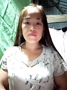 Snapshot of Vuong_x chatting on 10.10.25 Vuong x online show from 10.10.25