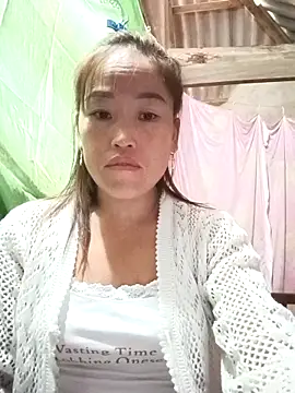Snapshot of Vuong_x chatting on 10.21.25 Vuong x online show from 10.21.25