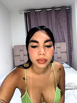 karolaalcendra online show from 10.17.25