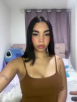 karolaalcendra online show from 11.17.25