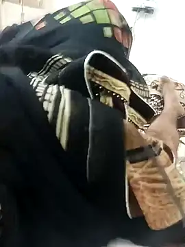 Snapshot of meenahotdarling chatting on 09.30.25 meenahotdarling online show from 09.30.25