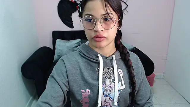 Snapshot of mia_sexgirl chatting on 10.24.25 mia sexgirl online show from 10.24.25