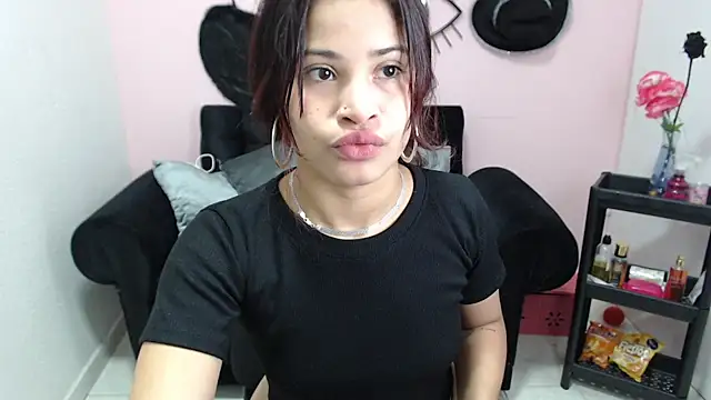 Snapshot of mia_sexgirl chatting on 11.24.25 mia sexgirl online show from 11.24.25