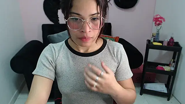 Snapshot of mia_sexgirl chatting on 12.19.25 mia sexgirl online show from 12.19.25