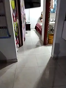 LaraCaliente online show from 11.27.25