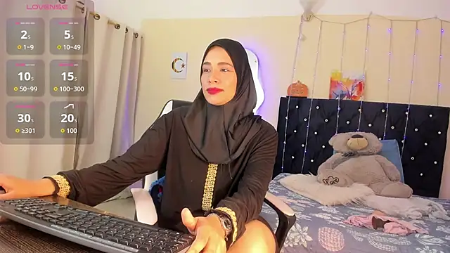 Snapshot of ShanaJamil chatting on 04.22.26 ShanaJamil online show from 04.22.26