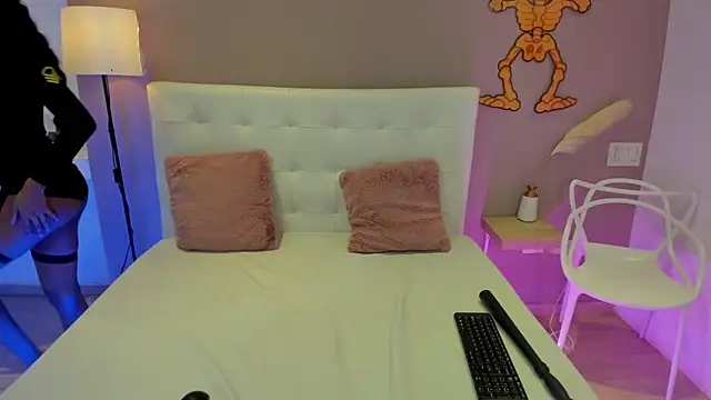 AlayshaJohnson online show from 10.31.25