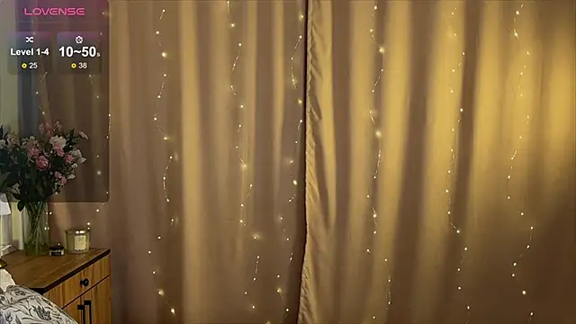 Snapshot of Amelia_Ray_ chatting on 12.19.25 Amelia Ray online show from 12.19.25