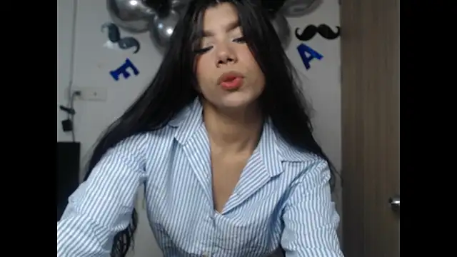 Snapshot of MayaScott11 chatting on 06.21.26 MayaScott11 online show from 06.21.26