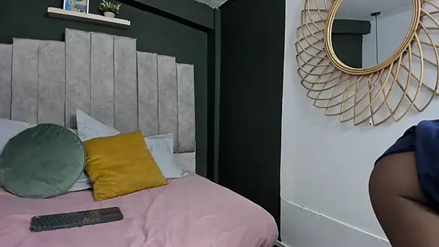 Lilithmuller  online show from 12.17.25