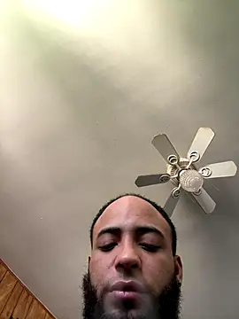 Snapshot of LeoPR00 chatting on 09.26.25 LeoPR00 online show from 09.26.25