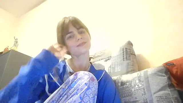 Snapshot of Loriven chatting on 10.02.25 Loriven online show from 10.02.25