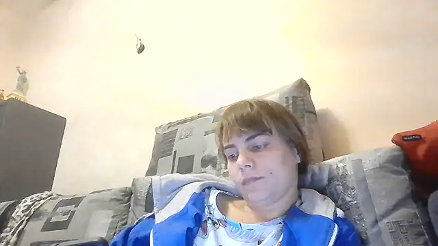 Snapshot of Loriven chatting on 10.06.25 Loriven online show from 10.06.25