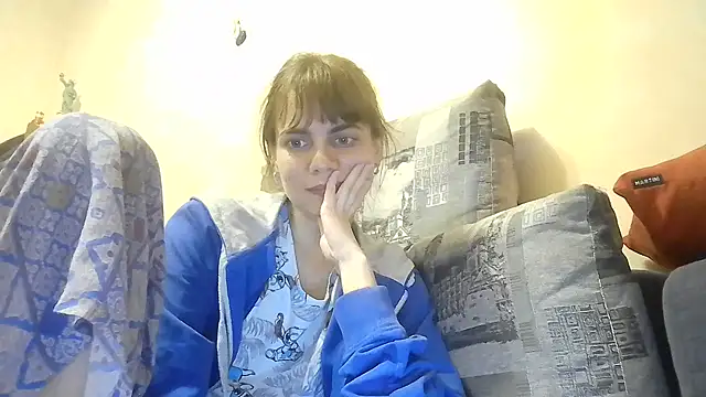 Snapshot of Loriven chatting on 10.07.25 Loriven online show from 10.07.25