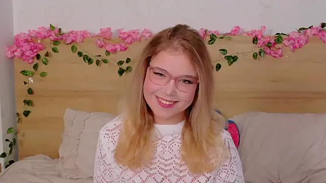 Lilith Bonheur online show from 10.24.25